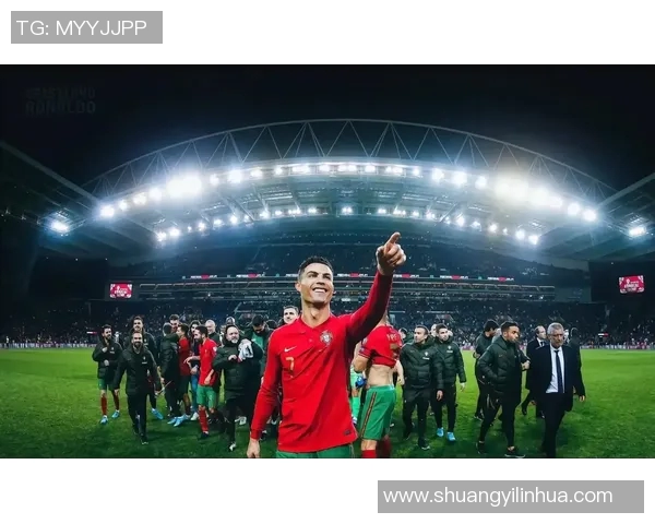 足球巨星C罗感人瞬间回顾展现人性光辉与无私奉献精神